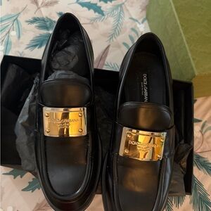Dolce & Gabbana Black Loafers with Gold Accent